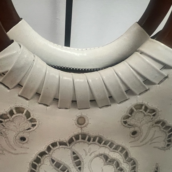 Patricia Nash White Floral Embroidered Handbag - Picture 10 of 12